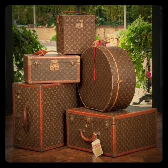 Louis Vuitton Handbags - ♥️LIKE♥️New Listing 2B Notified 4 LOUIS VUITTON